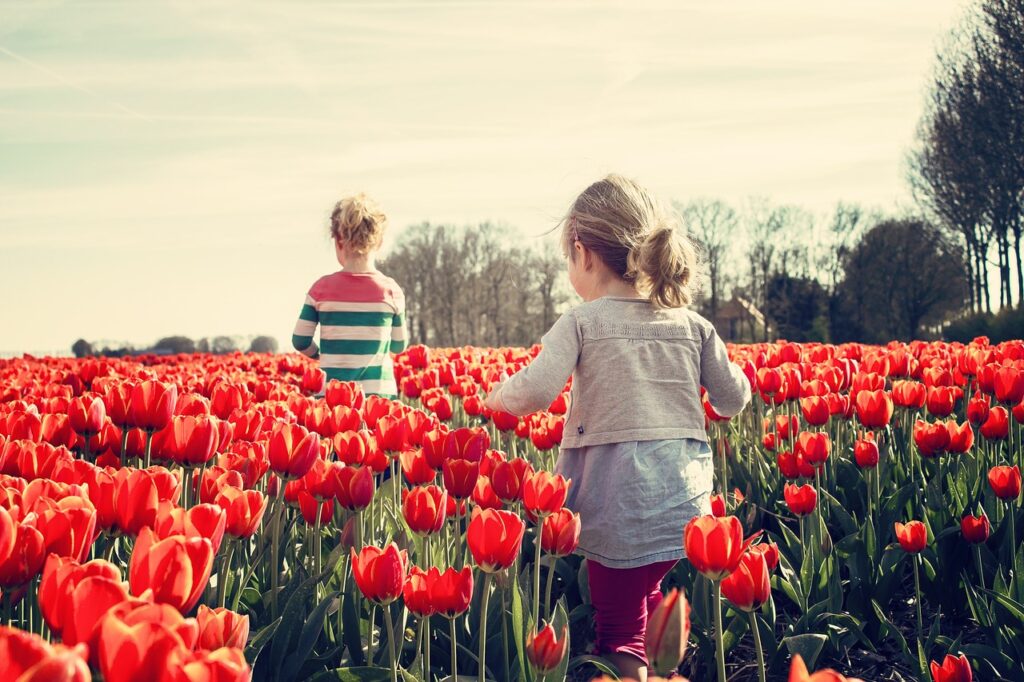 girls, children, flower background-739071.jpg